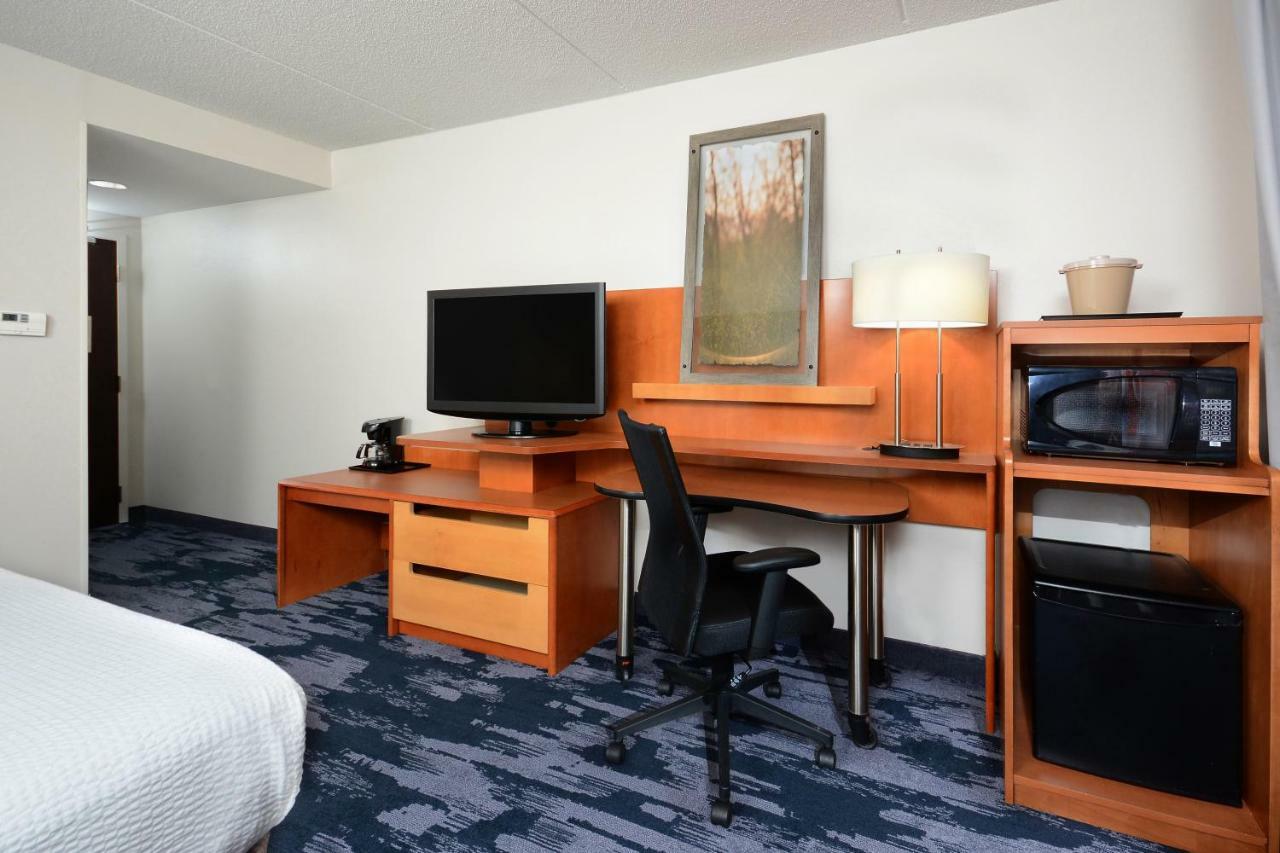 Fairfield Inn & Suites By Marriott Charlottesville North Exterior photo
